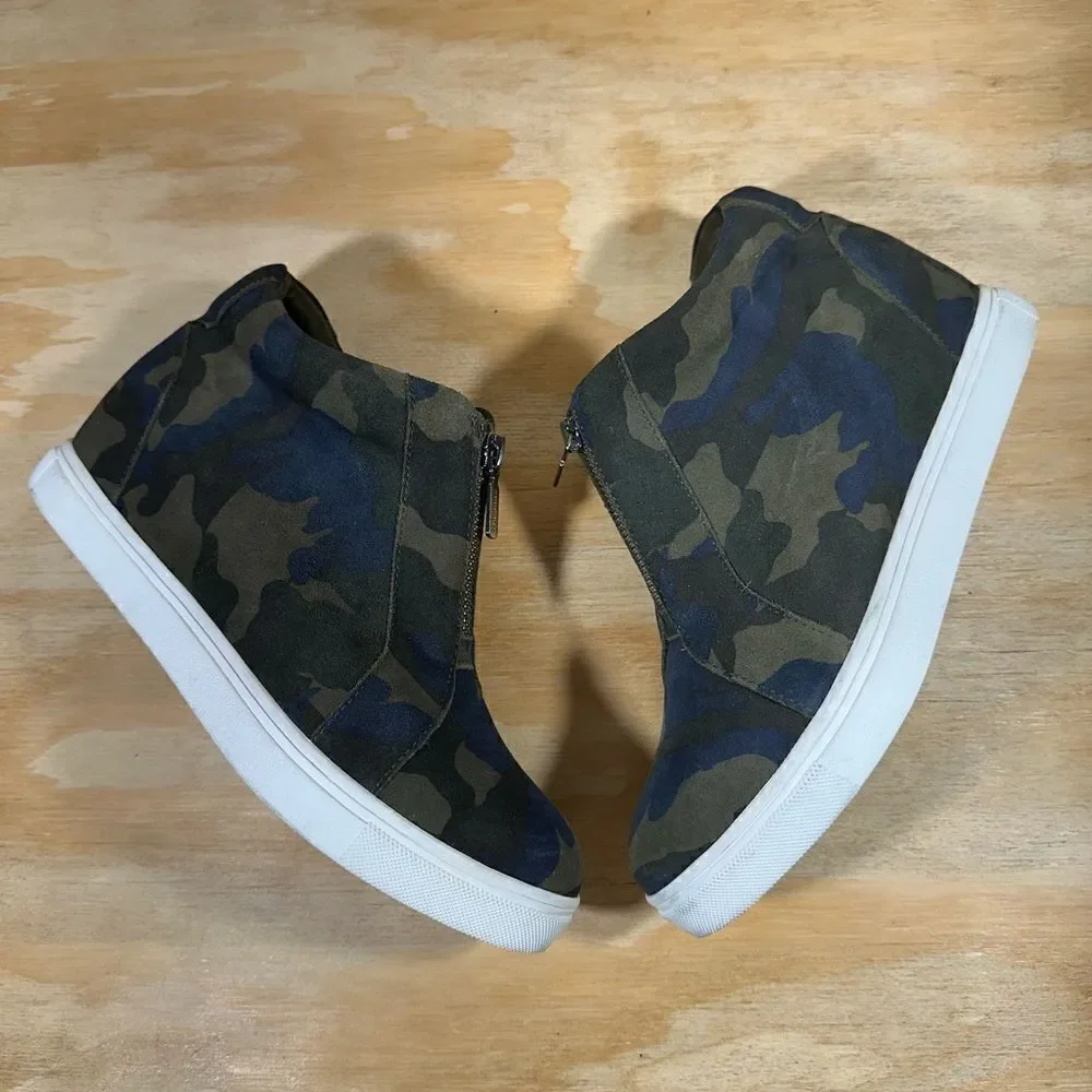 Blondo Waterproof Camo Sneakers Women’s Size 8.5